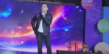 Omar Chaparro en los 40 años del DIF de Chihuahua