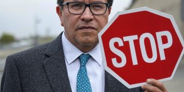 Monreal mete freno a Ley Infonavit  que envió Claudia Sheinbaum