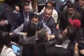 “Yo si te madreo, yo si te mato”, dice Yunes a Vázquez