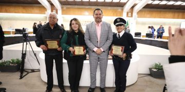 Reconocen a empleados del municipio por su buen servicio