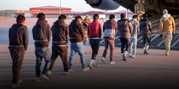 Primeros vuelos de deportaciones a América Latina vía El Paso