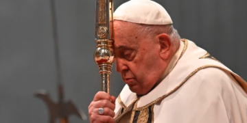 El papa Francisco fue conectado a un respirador