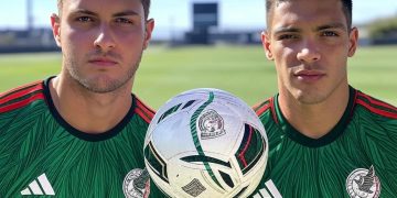 Raúl o Santi, para encabezar la delantera de México