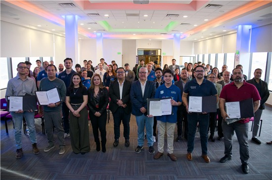 Entrega Municipio títulos de propiedad intelectual
