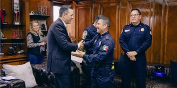 Entregan bonos a bomberos en reconocimiento  su labor