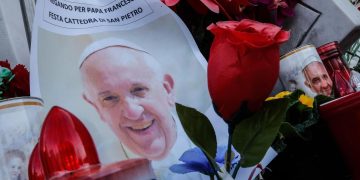 El papa Francisco sufrió dos episodios de insuficiencia respiratoria, fue reconectado