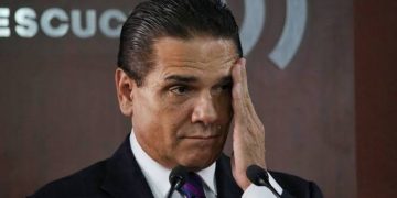 Silvano Aureoles, ex gobernador de Michoacán es acusado de peculado libran orden de detención