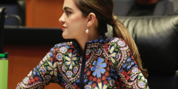 Andrea Chávez, envuelta en teflón | Ya volvió a poner a Pérez Cuéllar a dos dígitos abajo | El chiste está en César Duarte