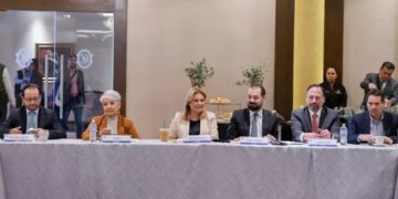 Maru Campos sostiene encuentro con líderes de las maquiladora en Juárez