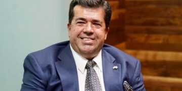 Lujos, viajes y excentricidades de Pedro Haces, despiertan críticas