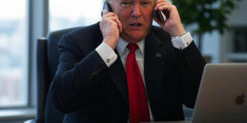 Otra reversa de Trump, exime a ‘smartphones’ y computadoras de sus aranceles