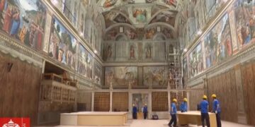 Preparan la Capilla Sixtina para el cónclave; empieza el 7 de mayo