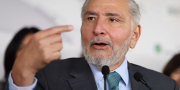 Presentan solicitud de juicio político contra Adán Augusto
