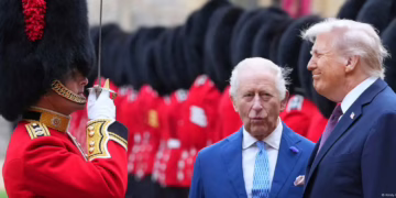 Miles protestan por la visita de Trump a Inglaterra