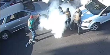 Influencer mexicano baleado por ICE en Los Ángeles: once disparos, un agente herido por fuego amigo