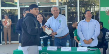 Reconocen a estudiantes de COBACH 19  que se coronan campeones mundiales de boxeo en España