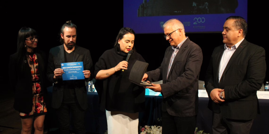 Ernesto Lumbreras gana el premio de Novela Histórica «Ignacio Solares»