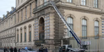 Audaz robo de joyas en el Louvre sacude París