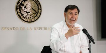 Noroña viaja a Palestina pagado por Emiratos Árabes y pide licencia al Senado