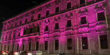 Palacio de Gobierno se viste de rosa por el Día Internacional contra el Cáncer de Mama