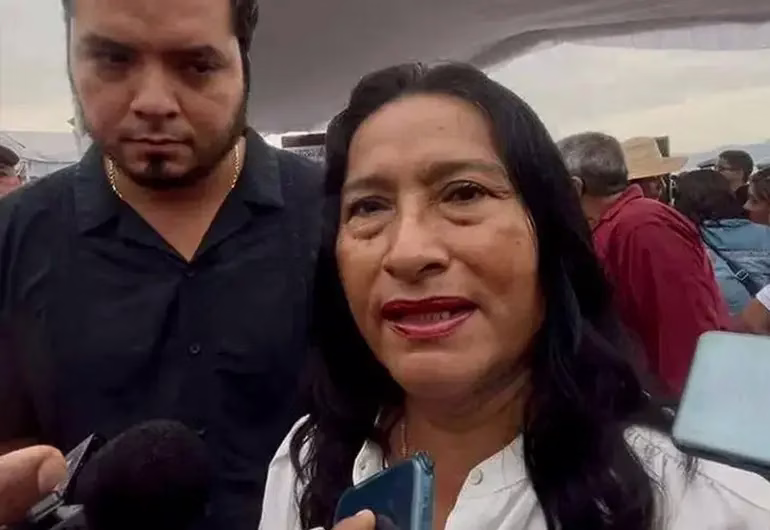 Polémica en Acapulco: alcaldesa Abelina López defiende collar de lujo como «regalo del pueblo»