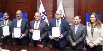 Convenio con la UACH para becar a 120 trabajadores del estado