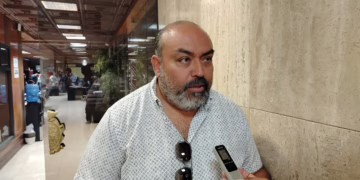 Buscará Ecología escalonar horarios de camiones pesados, entradas a escuelas y transporte público