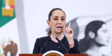 Sheinbaum rechaza cancelación de rutas aéreas por EE.UU.: «México no es piñata de nadie»