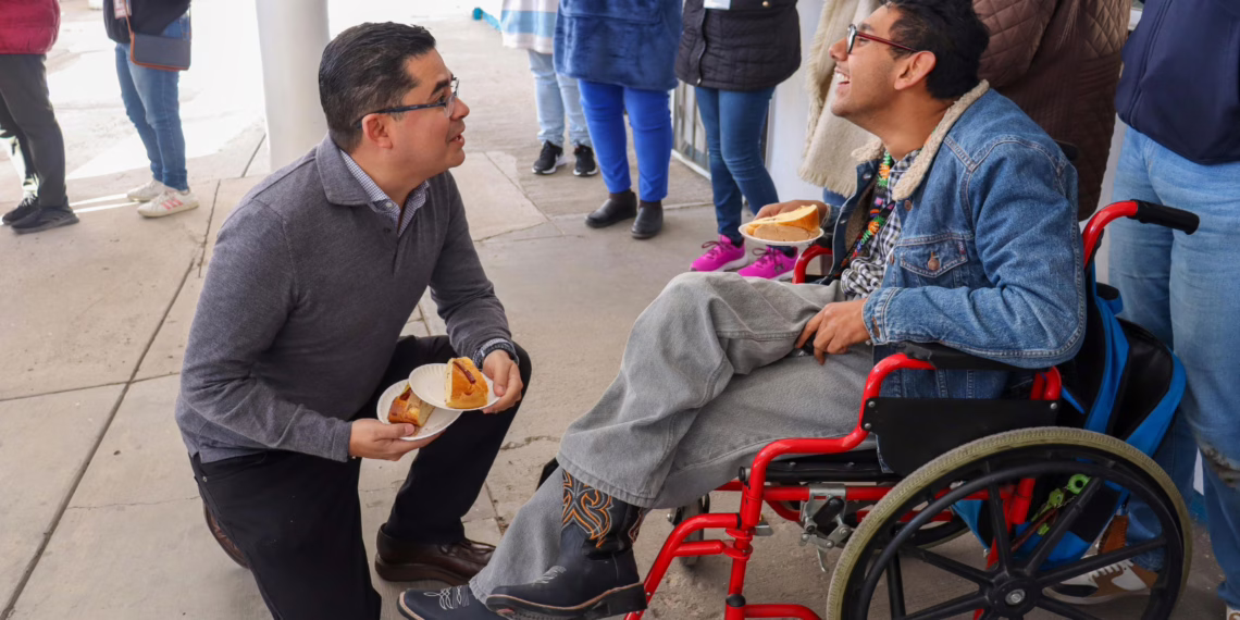 Invita estado a personas con discapacidad a inscribirse en la Escuela de Artes y Oficios
