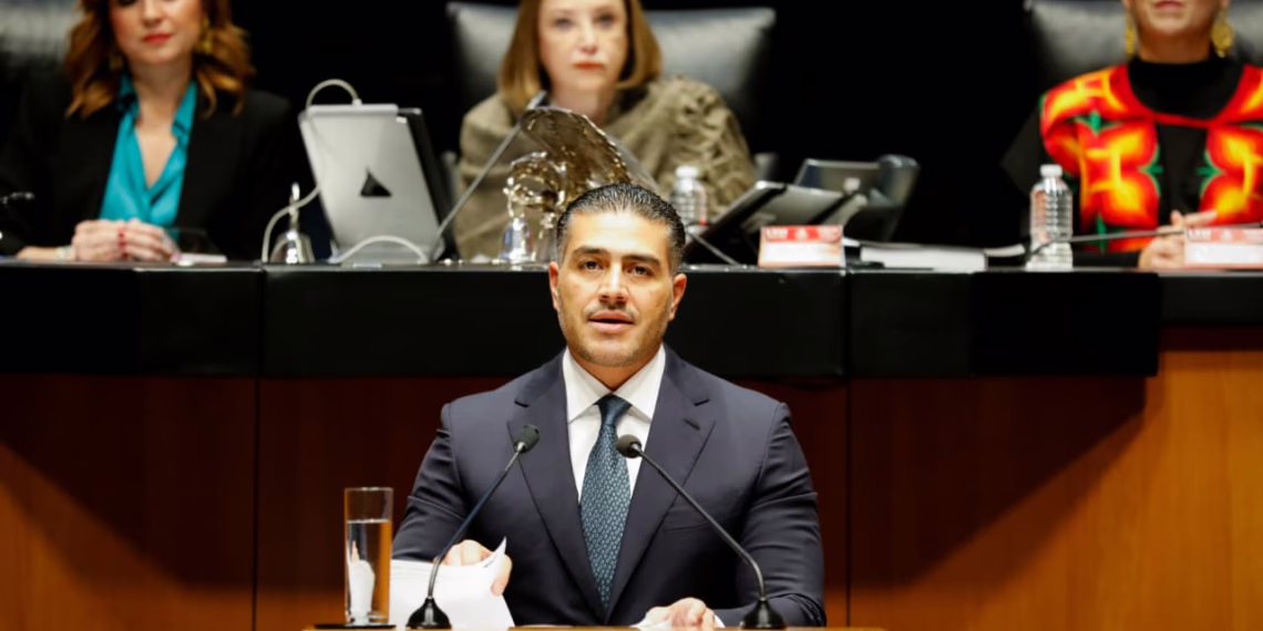 García Harfuch, entre selfies y cifras: defiende avances en seguridad ante un Senado embelesado