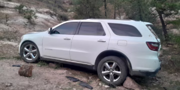 Recuperan en Tomochi vehículo robado en Ciudad Juárez