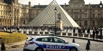 Robo en el Louvre: detienen a cuatro nuevos sospechosos y las joyas siguen sin aparecer