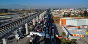 Campesinos y transportistas paralizan México con bloqueos masivos en demanda de seguridad y precios justos