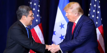 Trump planea indultar a Juan Orlando Hernández, el expresidente hondureño condenado por inundar EE.UU. de cocaína