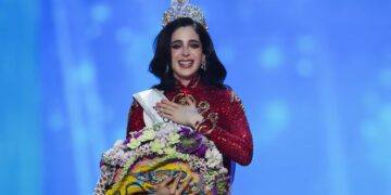 Fátima Bosch, de Tabasco, se corona como Miss Universo en medio de polémica y respaldo nacional