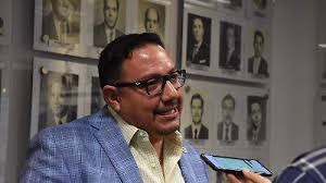 Iván Pérez gana amparo y frena expulsión de Canaco