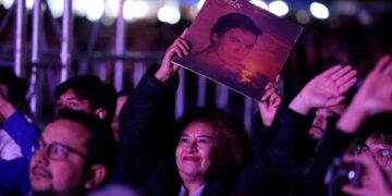 Más de 10 mil juarenses reviven el histórico concierto de Juan Gabriel en Bellas Artes