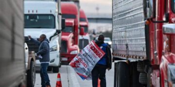 Transportistas y campesinos radicalizan protesta con megabloqueo nacional