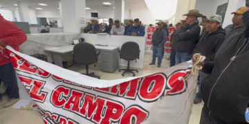 Agricultores toman la aduana de Ciudad Juárez en protesta por comercio desleal