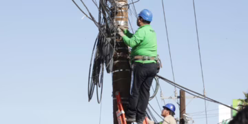 Retiran cableado en desuso en avenida Tecnológico para mejorar imagen urbana