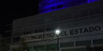 Congreso de Chihuahua se ilumina de azul por el Día de la Diabetes