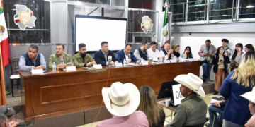 Campesinos y diputados de oposición se reúnen por la Ley General de Aguas