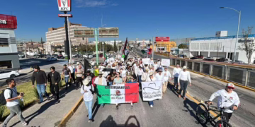 Miles marchan en Chihuahua por justicia en asesinato de alcalde Manzo