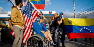 Medianoche de zozobra: 250,000 venezolanos en EE.UU. pierden el TPS y enfrentan el abismo de la deportación