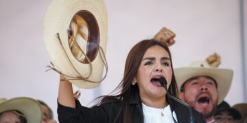 Grecia Quiroz lidera marcha de 70 mil por la justicia en Uruapan y exige fin a la impunidad