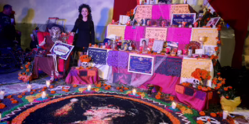 Altar a “Meche” Álvarez se corona en concurso municipal de Día de Muertos