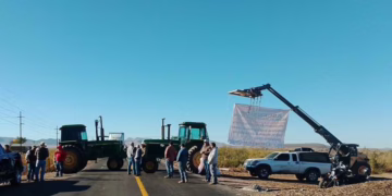 Cuarto día de bloqueos paraliza carreteras clave en Chihuahua