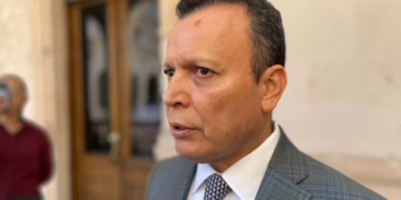 Tras las huellas de… la reelección de Héctor Acosta