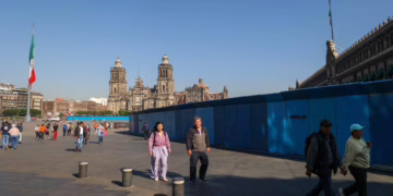 Refuerzan con cemento y vallas de 3 metros el blindaje del Palacio Nacional  ante la marcha feminista