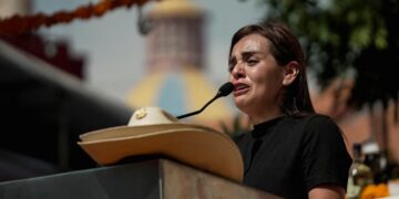 Viuda de alcalde asesinado en Uruapan pide fin a la violencia y asegura continuidad de su legado
